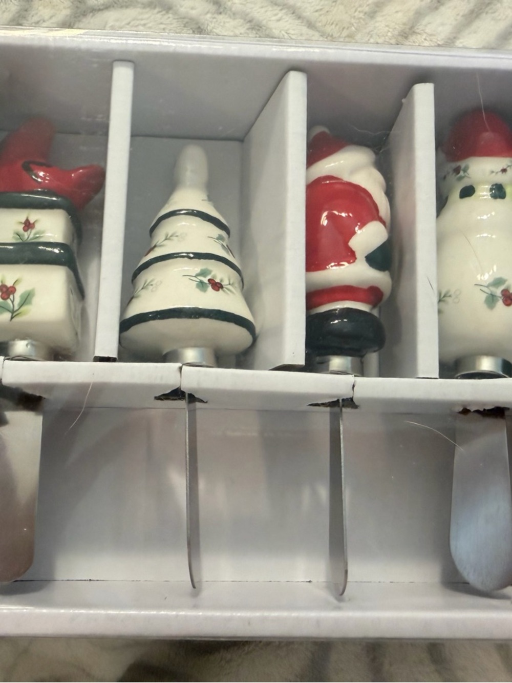 NIB Pfaltzgraff Winterberry Set of 4 Stainless Steel Spreaders
